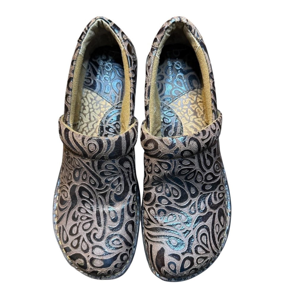 BOC Born Concept Shoes Womens Size 8 Multicolor Embossed‎ Leather Clogs Comfort